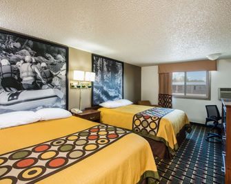 Super 8 by Wyndham Pueblo - פואבלו - חדר שינה