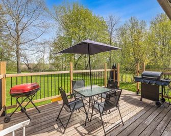 3bdrm Cottage at Lake Simcoe - Brechin - Balcony