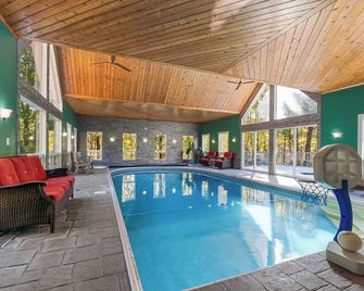 # Private Indoor Pool # Sleeps 27 - Brooklyn - Pool