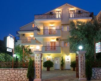 Pansion Filoxenia Apartments & Studios - Lefkáda - Building