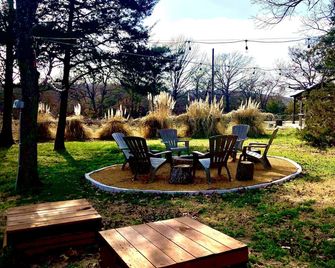 Cozy Cottage Retreat On Lake Texoma! - Pottsboro - Patio