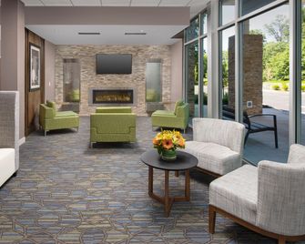 Holiday Inn Express & Suites North Brunswick By IHG - North Brunswick - Lounge