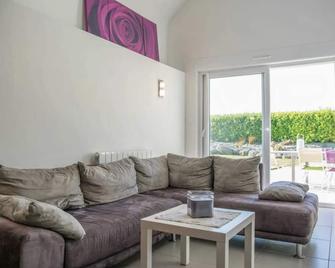 Cap sur Pen ar Valy à Plougoulm - Sibiril - Living room