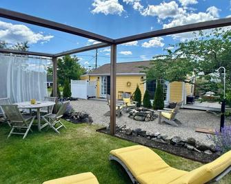 Former Carriage House on Plum Island Massachusetts - Newburyport - Patio
