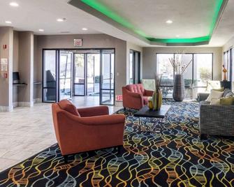 Days Inn by Wyndham Fort Worth North / Fossil Creek - Fort Worth - Lobby