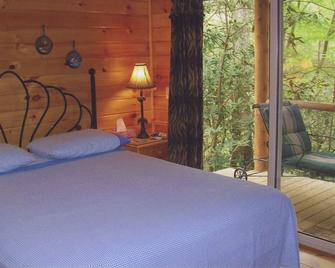 Garden of Eden Cabins - Cosby - Bedroom