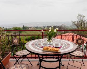 Panoramic Casavacanza in Villa with swimming pool on the slopes of Etna SUNSET - Sant'Alfio - Balcón