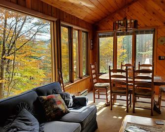 Tripp Lake Retreat Sleeps 7 And Is A Great Place To Make Adirondack Memories! - Chestertown - Їдальня