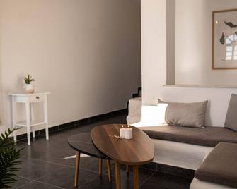 La Roka, Cliffside Memories - Imerovigli - Living room