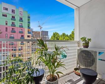 Lovely & Quiet 2-Bed in the Heart of Carlton - Melbourne - Varanda