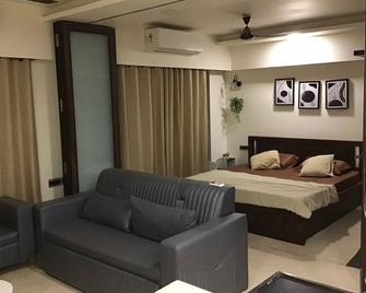 Chic studio in gorgeous Mumbai, close to BKC with WiFi, AC - Mumbai - Soveværelse