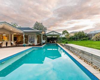 Hamptons Inspired Luxury - Mount Martha - Pool