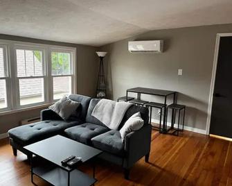 Cozy Cathedral View- Upper - Sioux Falls
