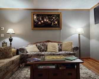 Charming Family 1-level and pet-friendly Home - Austin - Wohnzimmer