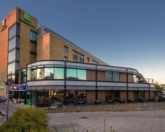 Holiday Inn London - Brentford Lock - Brentford - Building