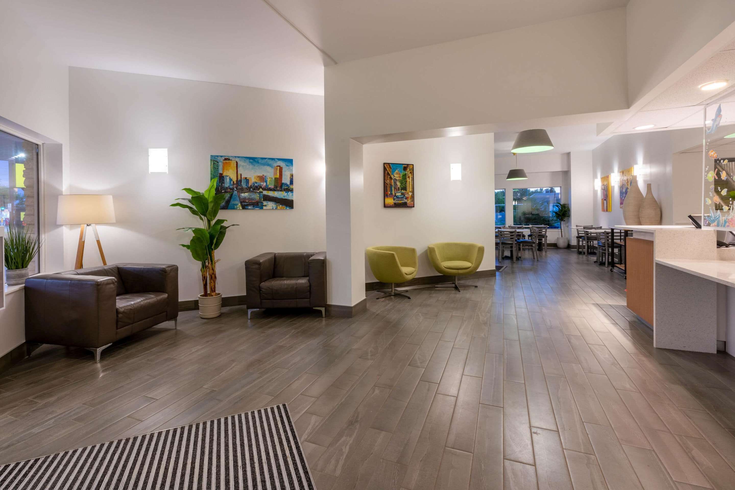 Super 8 by Wyndham Winnipeg West