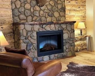 Rustic Retreat on Division Ave. in Cavalier, ND- 1949 Lodge Suite - No stairs! - Cavalier