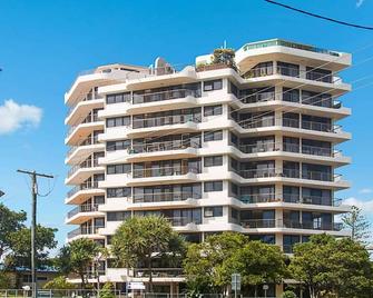 Porta Pacifique 10 - Beachfront With Stunning Views! - Bilinga - Building