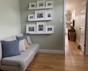 Sunset View Beach Bungalow - Pets Allowed. Amazing covered deck and yard. - Cape May Court House - Living room