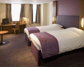 Premier Inn Luton Airport - Luton - Bedroom