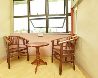 OYO 90639 Hotel Azimah - Pasir Puteh - Comedor