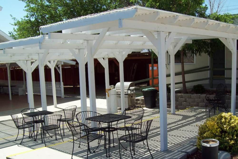Lakeshore Lodge - Wofford Heights - Patio