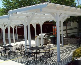 Lakeshore Lodge - Wofford Heights - Patio