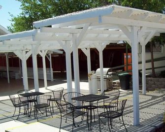 Lakeshore Lodge - Wofford Heights - Patio
