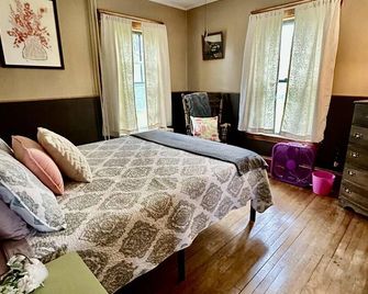 Cozy Arts & Crafts Home in the Heart of Lubec! Walk to all local amenities. - Lubec - Bedroom