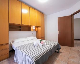 Casa Dolce Casa Stresa 50m from lake - Happy Rentals - Stresa - Camera da letto