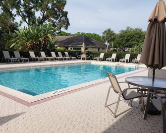 Beach & Sunsets Condo! - Estero - Pool