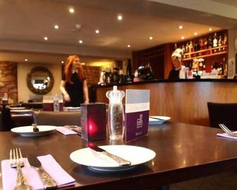 Double Ensuite at Inchture Hotel - Invergowrie - Bar