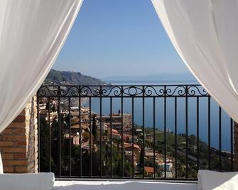 Isoco Guest House - Taormina - Balkon