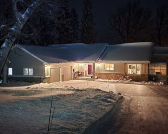 Lakeside Paradise:6br/12 Bed/3.5bath/Games/Swim/Bonfire/Arcade--Battle Lake 5min - Battle Lake - Building