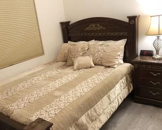 Beautiful home close to Disneyland and all LA and Orange County attractions - Pico Rivera - Bedroom