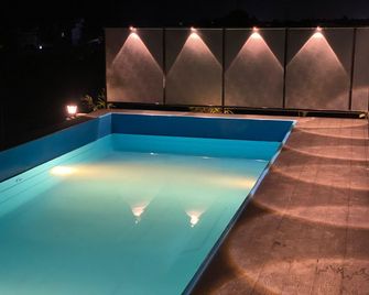 Le Poshe Beachview - Pondicherry - Zwembad