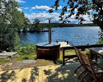 Traumurlaub am See in Småland mit Sauna, Badetonne und Boot - Hultsfred - Innenhof