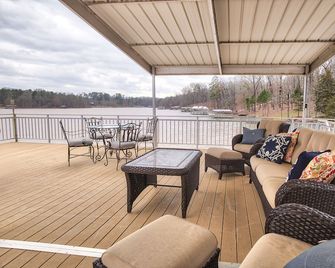 The Cheda Hideaway - The Best Summer Fun on Hartwell! - Lavonia - Balcón