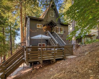 A-Frame Retreat Chic and Modern Forest Views Hammock Outdoor Dining Decks - Lake Arrowhead