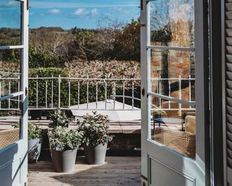 Finch's Arms - Oakham - Balcon