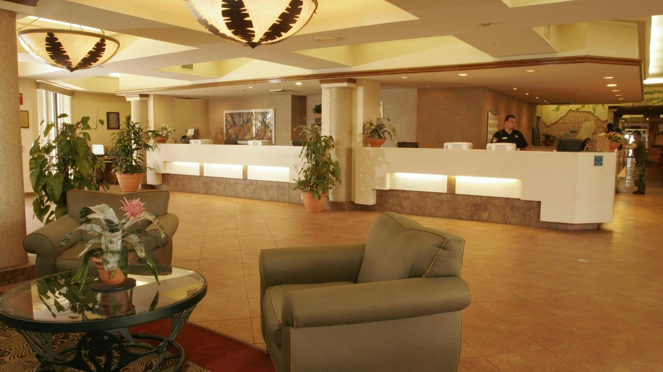 Maingate Lakeside Resort