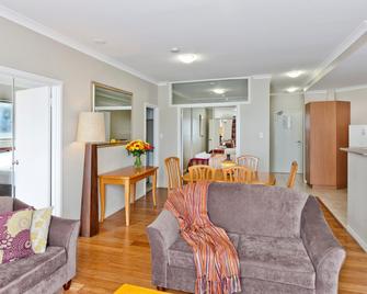 Mont Clare Boutique Apartments - Perth - Living room