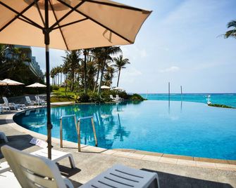 بالاس إن موان بيتش - أونا - حوض السباحة