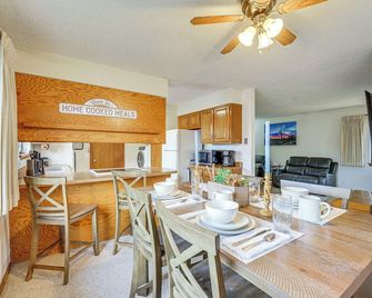 Downtown Delta Condo ~ 34 Mi to Black Canyon! - Delta - Sala de jantar