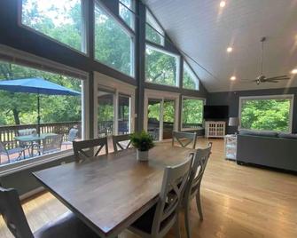 River Relaxation - Calm Riverfront Home in Winchester Kentucky - Winchester