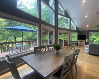 River Relaxation - Calm Riverfront Home in Winchester Kentucky - Winchester - Jídelna
