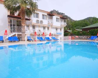 Karbel Beach Hotel - Ölüdeniz - Πισίνα
