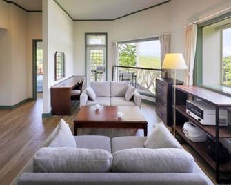 Hakusan View Cottage Westernstyle room 86 square meters nonsmoking Room only / Takayama City Gifu - Takayama - Sala de estar