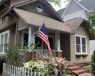 Beautiful 1920's Craftsman-Downtown Southern Pines - Southern Pines - Building