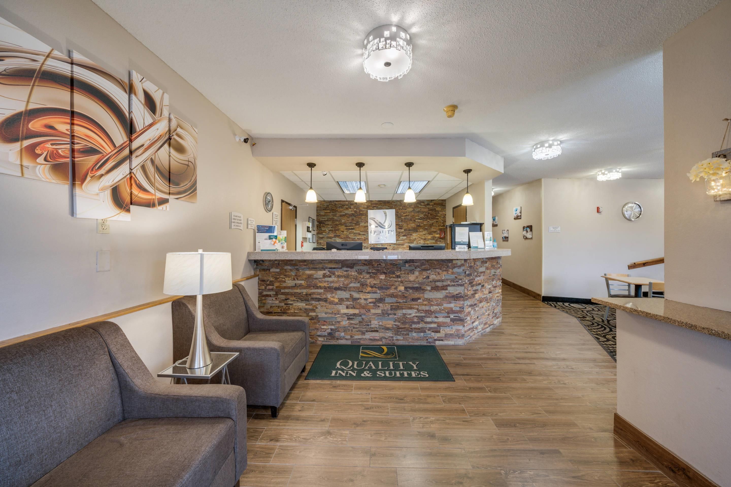 Quality Inn & Suites Sioux Falls South - Sioux Falls - Front desk